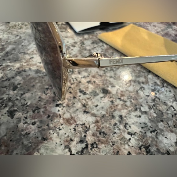 NWOT Women’s Fendi FF 0405/S Sunglasses 😎 - Picture 9 of 10